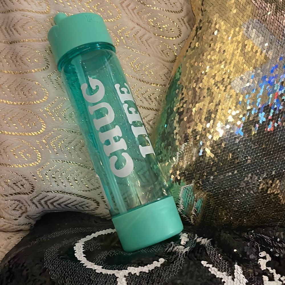 Vs pink 24oz campus water bottle w/stash cup & handle - chig life mint green